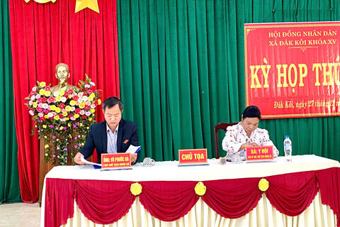 Kỳ họp thường kỳ thứ 9 HĐND xã