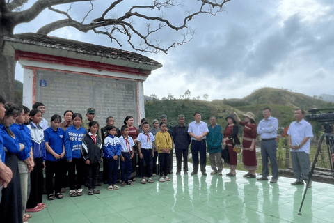 Trong một buổi sáng ngày 12/12/, chúng tôi về trong đó có đồng chí bà Y Veng - Nguyên Ủy viên bí thư trương ương Đảng - Bí thư tỉnh ủy tỉnh Kon Tum vùng căn cứ H16 năm 2024.
